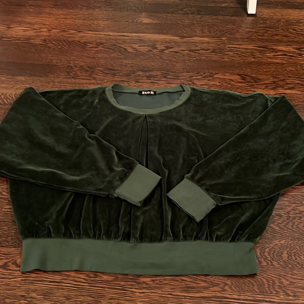 Suzie Kondi The Saba Raglan Top in Velour